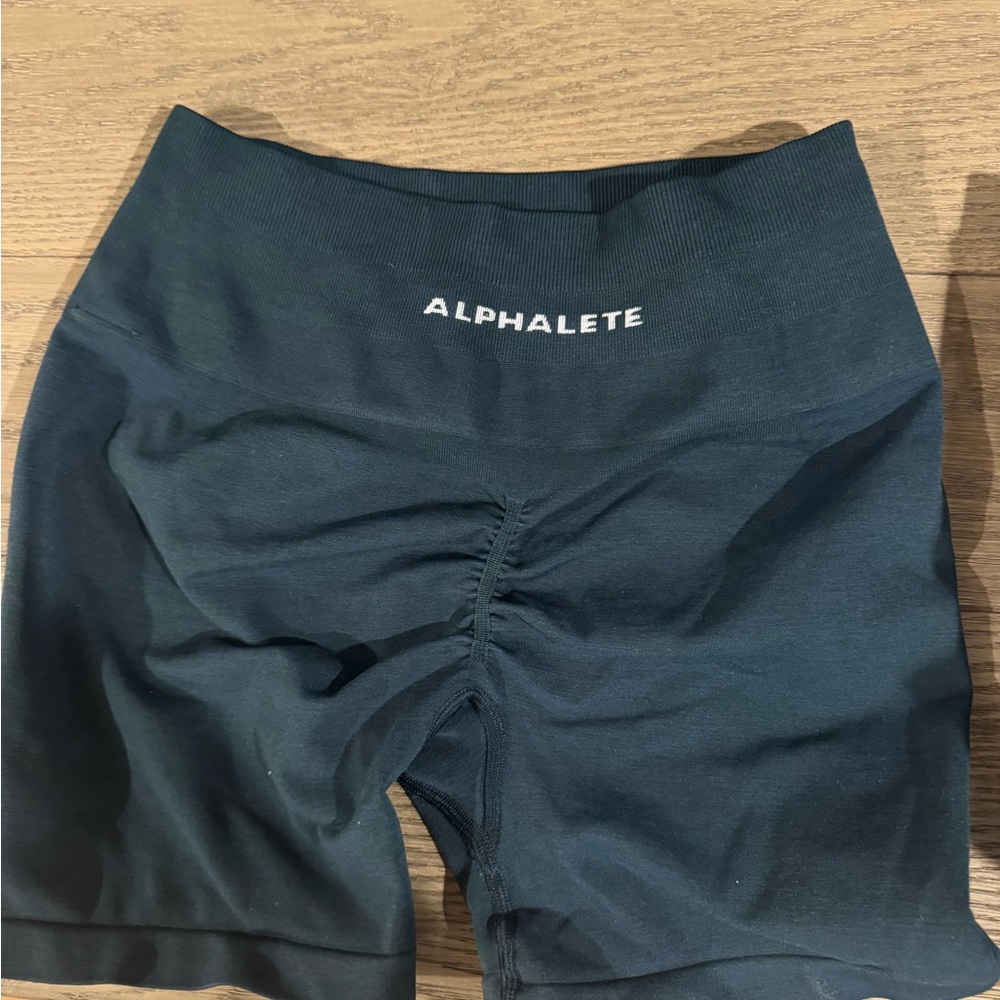 Excellent condition like new size medium Alphalete amplify